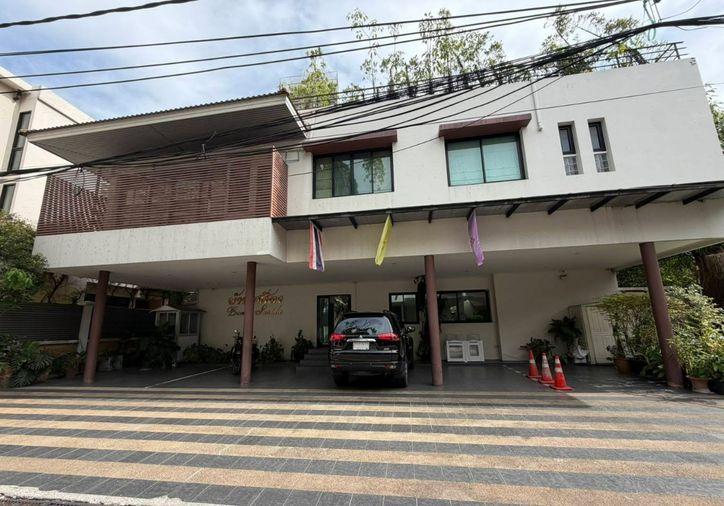 picture 3Bed | 3Bath | BTS Phrom Phong | 230sqm | THB 120,000/mo | Fl.1 — Bright Sukhumvit 24 Bangkok - 2/10