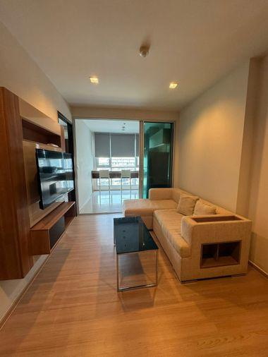 รูป 1 ห้องนอน | 1 ห้องน้ำ | BTS Saphan Taksin | 45 ตร.ม. | 25,000 บาท/เดือน | ชั้น 4 — Rhythm Sathorn กรุงเทพฯ - รูปที่ 1/9