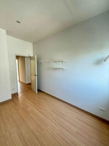 รูป 3 ห้องนอน | 3 ห้องน้ำ | MRT Phetchaburi | 119 ตร.ม. | 14,000 บาท/เดือน | ชั้น 2 — Supalai Place กรุงเทพฯ - รูปที่ 3/10