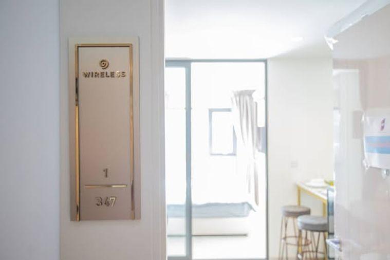 picture 1Bed | 1Bath | BTS Phloen Chit | 35sqm | THB 28,000/mo | Fl.15 — Life One Wireless Bangkok - 1/10