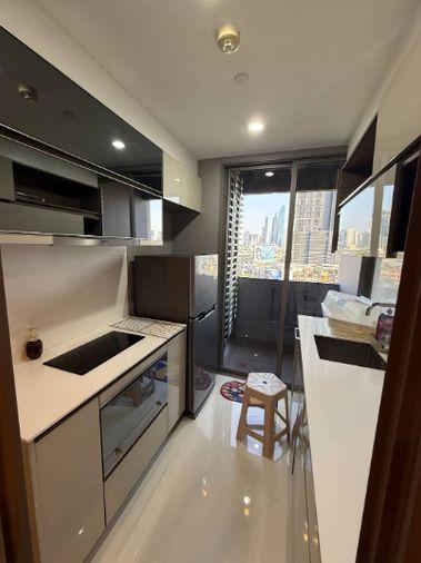 รูป 1 ห้องนอน | 1 ห้องน้ำ | MRT Hua Lamphong | 47 ตร.ม. | 27,000 บาท/เดือน | ชั้น 8 — The Room Rama 4 กรุงเทพฯ - รูปที่ 6/10