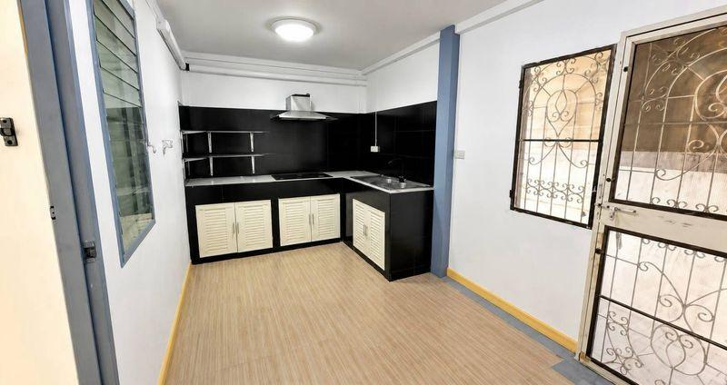 รูป  ขายบ้านหลังริม บางพระ–ศรีราชา สภาพดี พร้อมอยู่ ทำเลน่าอยู่ - รูปที่ 4/7