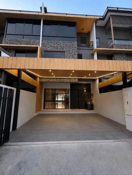 picture 3Bed | 4Bath | MRT Lat Phrao | 224sqm | THB 75,000/mo | Fl.1 — The Landmark Ekamai-Ramindra Bangkok - 1/5