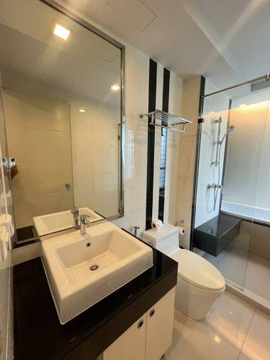 picture 1Bed | 1Bath | BTS Phrom Phong | 40sqm | THB 37,000/mo | Fl.3 — Beverly 33 Bangkok - 3/7