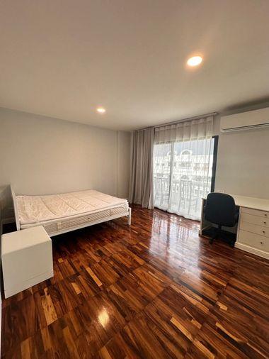 รูป 3 ห้องนอน | 3 ห้องน้ำ | BTS Phrom Phong | 200 ตร.ม. | 70,000 บาท/เดือน | ชั้น 2 — Kiarti Thanee City Mansion กรุงเทพฯ - รูปที่ 3/3