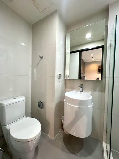 picture Studio | 1Bath | MRT Phra Ram 9 | 23sqm | THB 17,000/mo | Fl.34 — Rhythm Asoke Bangkok - 2/5