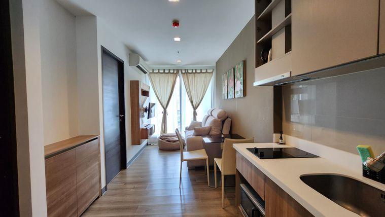 รูป 1 ห้องนอน | 1 ห้องน้ำ | BTS Saphan Taksin | 37 ตร.ม. | 22,000 บาท/เดือน | ชั้น 11 — Rhythm Sathorn กรุงเทพฯ - รูปที่ 1/5