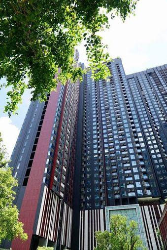 picture 1Bed | 1Bath | MRT Phra Ram 9 | 33sqm | THB 18,000/mo | Fl.17 — Life Asoke Bangkok - 3/10