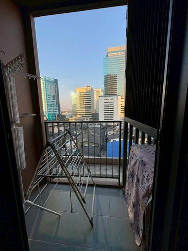 รูป 1 ห้องนอน | 1 ห้องน้ำ | BTS Thong Lo | 27 ตร.ม. | 17,000 บาท/เดือน | ชั้น 8 — Oka Haus Sukhumvit 36 กรุงเทพฯ - รูปที่ 3/10