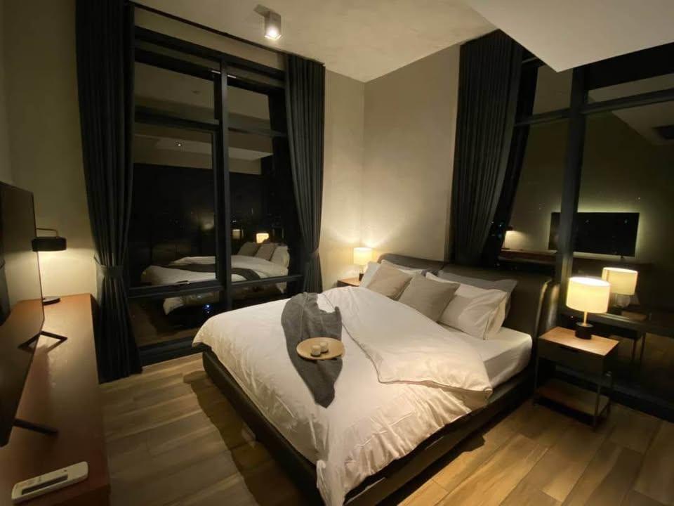 รูป 2 ห้องนอน | 1 ห้องน้ำ | MRT Phetchaburi | 75 ตร.ม. | 80,000 บาท/เดือน | ชั้น 26 — The Lofts Asoke กรุงเทพฯ - รูปที่ 1/10