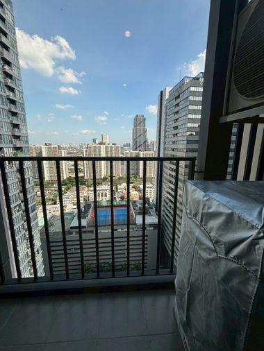 picture 1Bed | 1Bath | MRT Phra Ram 9 | 30sqm | THB 20,000/mo | Fl.25 — Nue District R9 Bangkok - 7/10