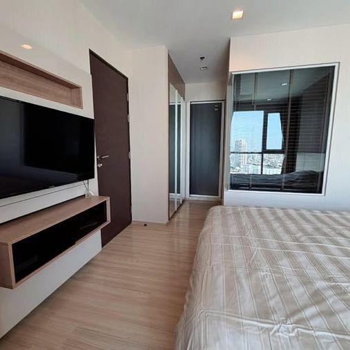 รูป 1 ห้องนอน | 1 ห้องน้ำ | BTS Saphan Taksin | 45 ตร.ม. | 26,000 บาท/เดือน | ชั้น 30 — Rhythm Sathorn กรุงเทพฯ - รูปที่ 1/5