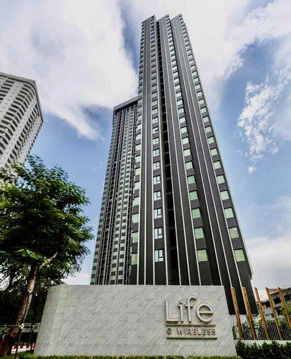 picture 1Bed | 1Bath | BTS Phloen Chit | 28sqm | THB 23,000/mo | Fl.18 — Life One Wireless Bangkok - 1/10