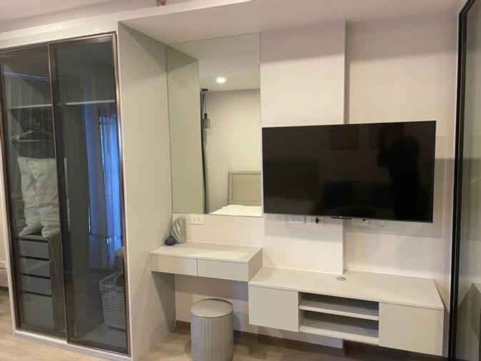 picture 1Bed | 1Bath | MRT Huai Khwang | 26sqm | THB 18,000/mo | Fl.9 — Soho Bangkok Ratchada Bangkok - 4/5