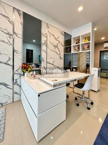 รูป ขายทาวน์โฮม Patio Watcharapol–Ramintra | 3 ชั้น | เฟอร์นิเจอร์ครบ | พร้อมเข้าอยู่ เหมาะสำหรับครอบครัว หรือผู้ที่ต้องการพื้นที่สำหรับ Home Office - รูปที่ 5/23