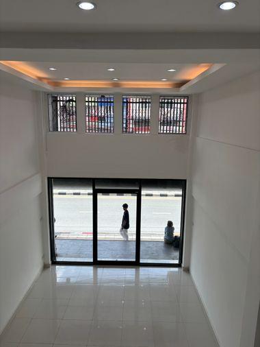รูป ให้เช่าตึกแถว 4 ชั้น ติดถนนอ่อนนุช | 3 ห้องนอน  3 ห้องน้ำ | 1 ห้องครัว  Line: puttcapital - รูปที่ 5/6