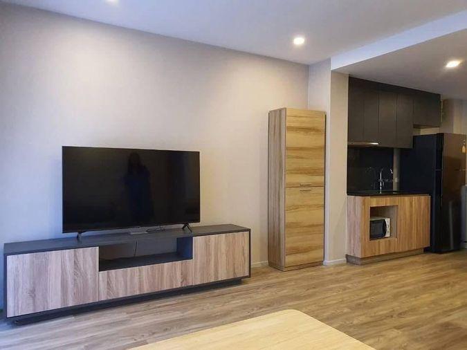 รูป 2 ห้องนอน | 2 ห้องน้ำ | BTS Saphan Taksin | 62 ตร.ม. | 31,000 บาท/เดือน | ชั้น 3 — Blossom Condo @ Sathorn-Charoenrat กรุงเทพฯ - รูปที่ 5/10
