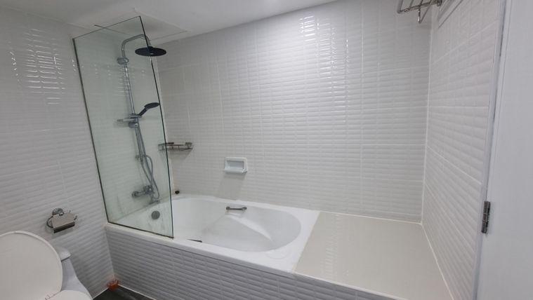 picture 1Bed | 1Bath | BTS Nana | 67sqm | THB 22,000/mo | Fl.11 — Omni Tower Bangkok - 8/10