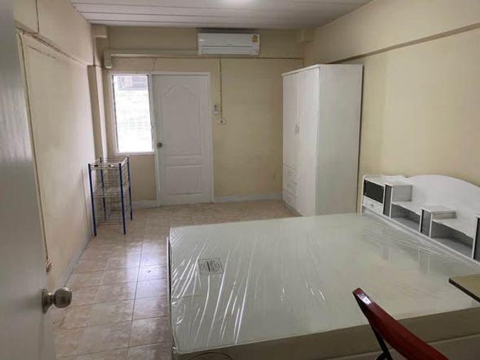 รูป 1 ห้องนอน | 1 ห้องน้ำ | BTS Wongwian Yai | 21 ตร.ม. | 3,000 บาท/เดือน | ชั้น 4 — Sombatburi กรุงเทพฯ - รูปที่ 2/5
