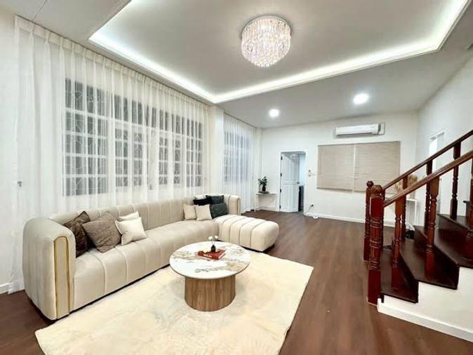 รูป 5 ห้องนอน | 4 ห้องน้ำ | MRT Ratchadaphisek | 160.5 ตร.ม. | 130,000 บาท/เดือน | ชั้น 3 — Townhome กรุงเทพฯ - รูปที่ 1/1