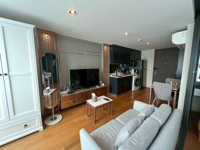 picture 1Bed | 1Bath | BTS Sala Daeng | 33sqm | THB 25,000/mo | Fl.4 — Altitude Define Bangkok - 1/5