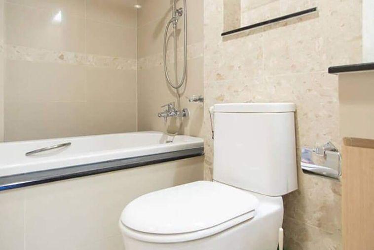 picture 1Bed | 1Bath | BTS Phloen Chit | 45sqm | THB 25,000/mo | Fl.4 — The Crest Ruamrudee Bangkok - 1/1