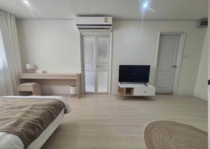 รูป 1 ห้องนอน | 1 ห้องน้ำ | BTS Surasak | 31 ตร.ม. | 12,000 บาท/เดือน | ชั้น 9 — Lumpini Ville Phra Mae Maree-Sathorn กรุงเทพฯ - รูปที่ 2/10