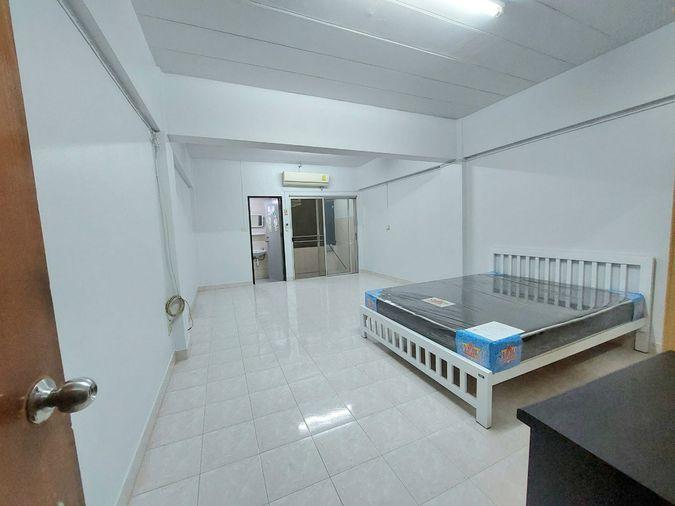picture 1Bed | 1Bath | BTS On Nut | 30sqm | THB 4,000/mo | Fl.3 — Baan Suan Rimnam Condominium Bangkok - 1/8