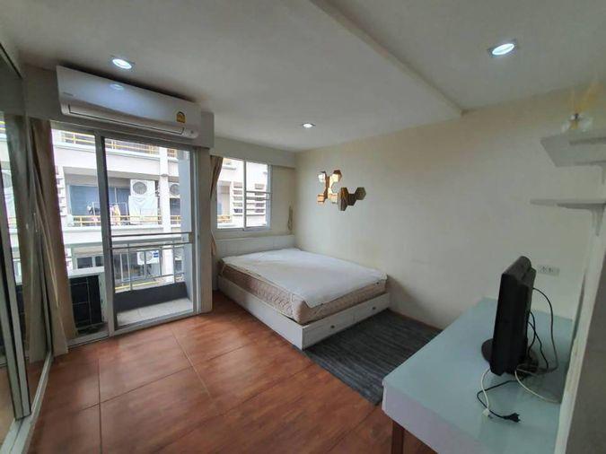 picture 1Bed | 1Bath | MRT Sutthisan | 31sqm | THB 9,000/mo | Fl.8 — Boutique Ratchada 17 Sation Bangkok - 3/6
