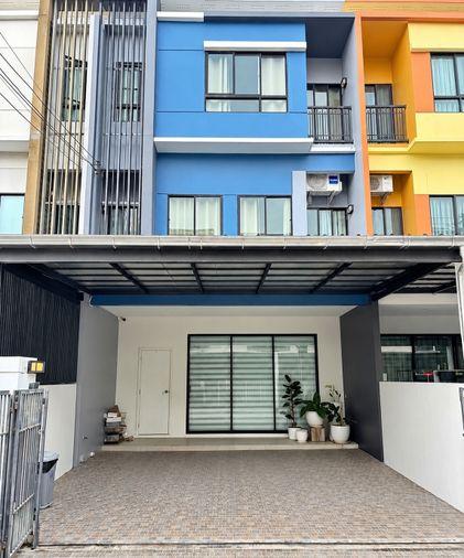 รูป ขายทาวน์โฮม Patio Watcharapol–Ramintra | 3 ชั้น | เฟอร์นิเจอร์ครบ | พร้อมเข้าอยู่ เหมาะสำหรับครอบครัว หรือผู้ที่ต้องการพื้นที่สำหรับ Home Office - รูปที่ 1/23