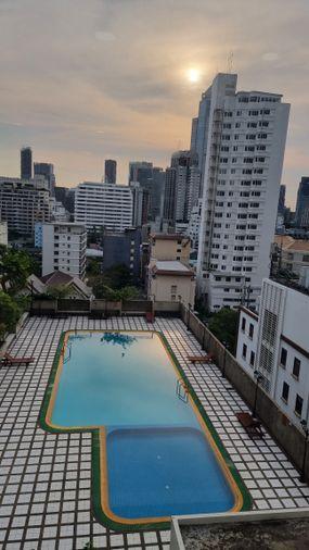picture 1Bed | 1Bath | BTS Nana | 67sqm | THB 22,000/mo | Fl.11 — Omni Tower Bangkok - 10/10