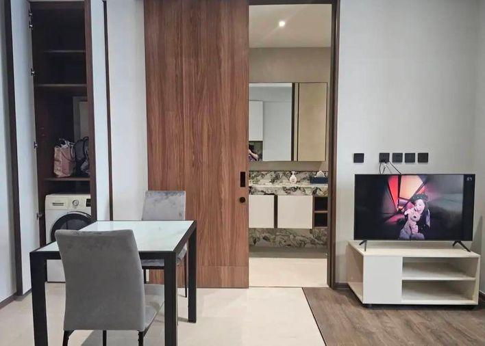 picture 1Bed | 1Bath | BTS Sala Daeng | 35sqm | THB 40,000/mo | Fl.5 — Romm Convent Bangkok - 8/9