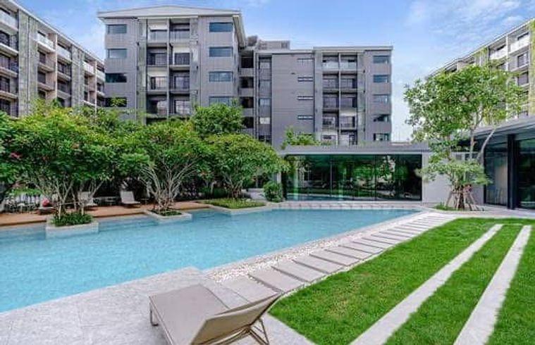 รูป 2 ห้องนอน | 2 ห้องน้ำ | BTS Saphan Taksin | 62 ตร.ม. | 31,000 บาท/เดือน | ชั้น 3 — Blossom Condo @ Sathorn-Charoenrat กรุงเทพฯ - รูปที่ 2/10