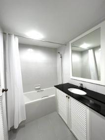 picture 1Bed | 1Bath | BTS Phrom Phong | 50sqm | THB 22,000/mo | Fl.22 — Supalai Place Sukhumvit 39 Train Bangkok - 3/7