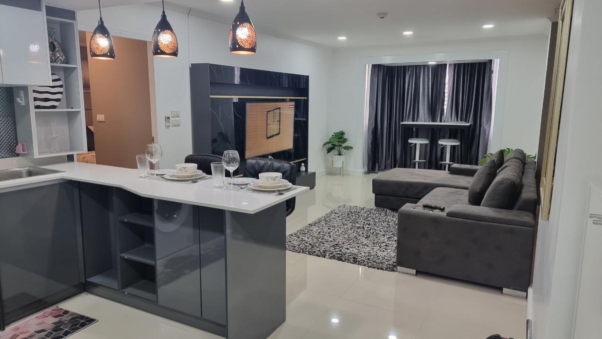 picture 1Bed | 1Bath | BTS Nana | 67sqm | THB 22,000/mo | Fl.11 — Omni Tower Bangkok - 1/10