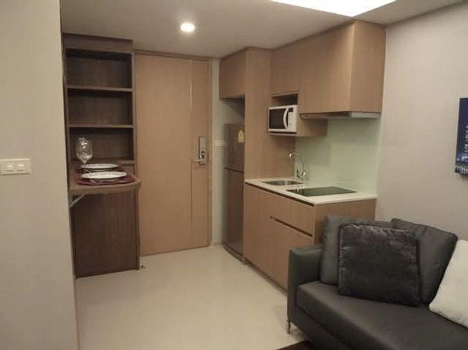 รูป 1 ห้องนอน | 1 ห้องน้ำ | BTS Phloen Chit | 32 ตร.ม. | 25,000 บาท/เดือน | ชั้น 7 — Socio Condo กรุงเทพฯ - รูปที่ 1/4
