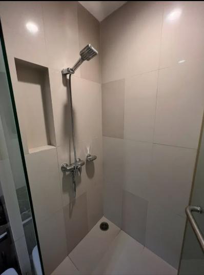 รูป สตูดิโอ | 1 ห้องน้ำ | BTS Wongwian Yai | 28 ตร.ม. | 14,000 บาท/เดือน | ชั้น 9 — Fuse Sathorn-Taksin กรุงเทพฯ - รูปที่ 3/10
