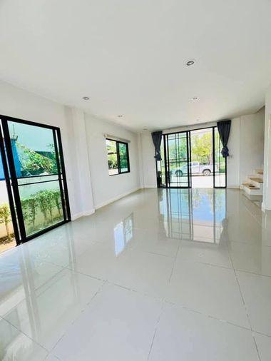 รูป 3 ห้องนอน | 2 ห้องน้ำ | BTS Bang Na | 140 ตร.ม. | 15,000 บาท/เดือน | ชั้น 2 — Townhome กรุงเทพฯ - รูปที่ 1/7