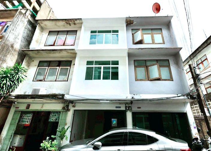 รูป 6 ห้องนอน | 2 ห้องน้ำ | BTS Saint Louis | 180 ตร.ม. | 40,000 บาท/เดือน | ชั้น 1 — The Room Sathorn-St.louis กรุงเทพฯ - รูปที่ 1/10