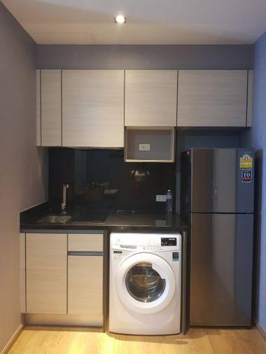 picture 1Bed | 1Bath | BTS Phrom Phong | 31sqm | THB 20,000/mo | Fl.4 — Park 24 Bangkok - 6/10