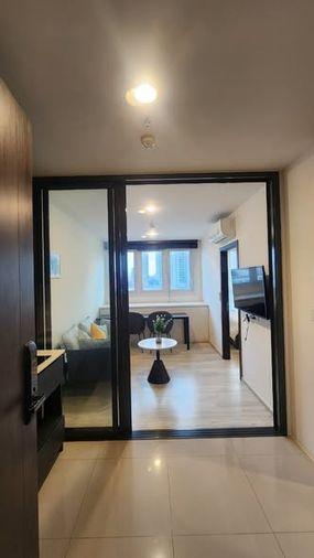 picture 1Bed | 1Bath | MRT Huai Khwang | 35sqm | THB 21,000/mo | Fl.9 — XT Huaikhwang Bangkok - 3/5