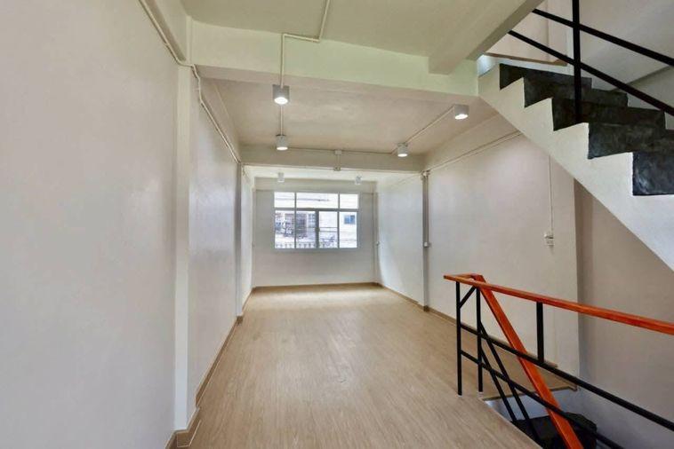 รูป 6 ห้องนอน | 2 ห้องน้ำ | BTS Saint Louis | 180 ตร.ม. | 40,000 บาท/เดือน | ชั้น 1 — The Room Sathorn-St.louis กรุงเทพฯ - รูปที่ 3/10