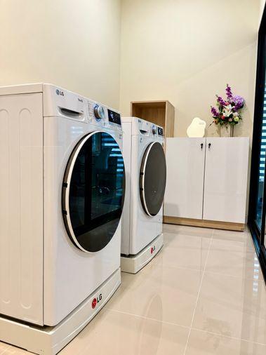 รูป ขายทาวน์โฮม Patio Watcharapol–Ramintra | 3 ชั้น | เฟอร์นิเจอร์ครบ | พร้อมเข้าอยู่ เหมาะสำหรับครอบครัว หรือผู้ที่ต้องการพื้นที่สำหรับ Home Office - รูปที่ 7/23