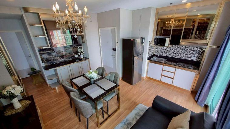 picture 3Bed | 2Bath | BTS Surasak | 60sqm | THB 30,000/mo | Fl.28 — Lumpini Place Ratchada-Sathu Bangkok - 1/10