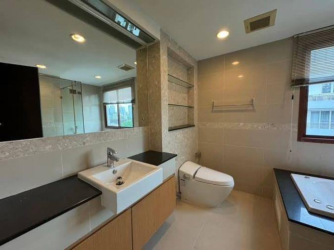 picture 3Bed | 3Bath | BTS Phloen Chit | 192sqm | THB 120,000/mo | Fl.7 — The Crest Ruamrudee Bangkok - 1/2