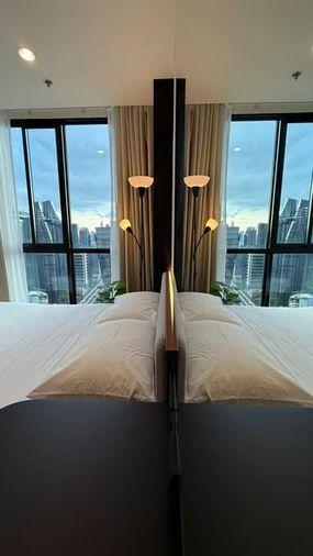 picture 1Bed | 1Bath | MRT Phra Ram 9 | 30.2sqm | THB 24,000/mo | Fl.31 — Nue District R9 Bangkok - 1/5