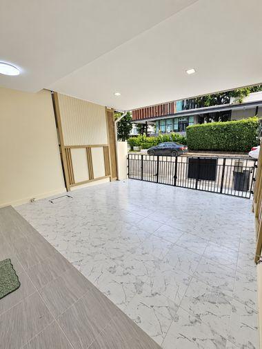 รูป ขายด่วน ราคาดีมาก ทาวน์โฮม 3 ชั้น รีโนเวทใหม่ PATIO ศรีนครินทร์–พระราม 9 ทำเลกรุงเทพกรีฑา - รูปที่ 3/38
