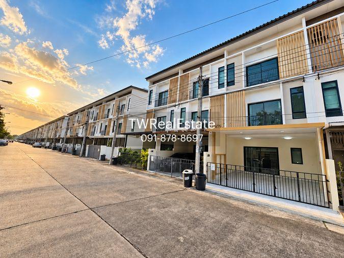 รูป ขายด่วน ราคาดีมาก ทาวน์โฮม 3 ชั้น รีโนเวทใหม่ PATIO ศรีนครินทร์–พระราม 9 ทำเลกรุงเทพกรีฑา - รูปที่ 1/38