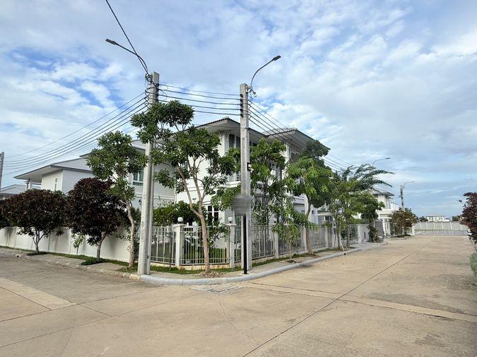 รูป ให้เช่าบ้านเดี่ยว ซื่อตรง พรีเมี่ยม ไอแอม พระราม2-แสมดำ | 4 ห้องนอน 5ห้องน้ำ - รูปที่ 25/32
