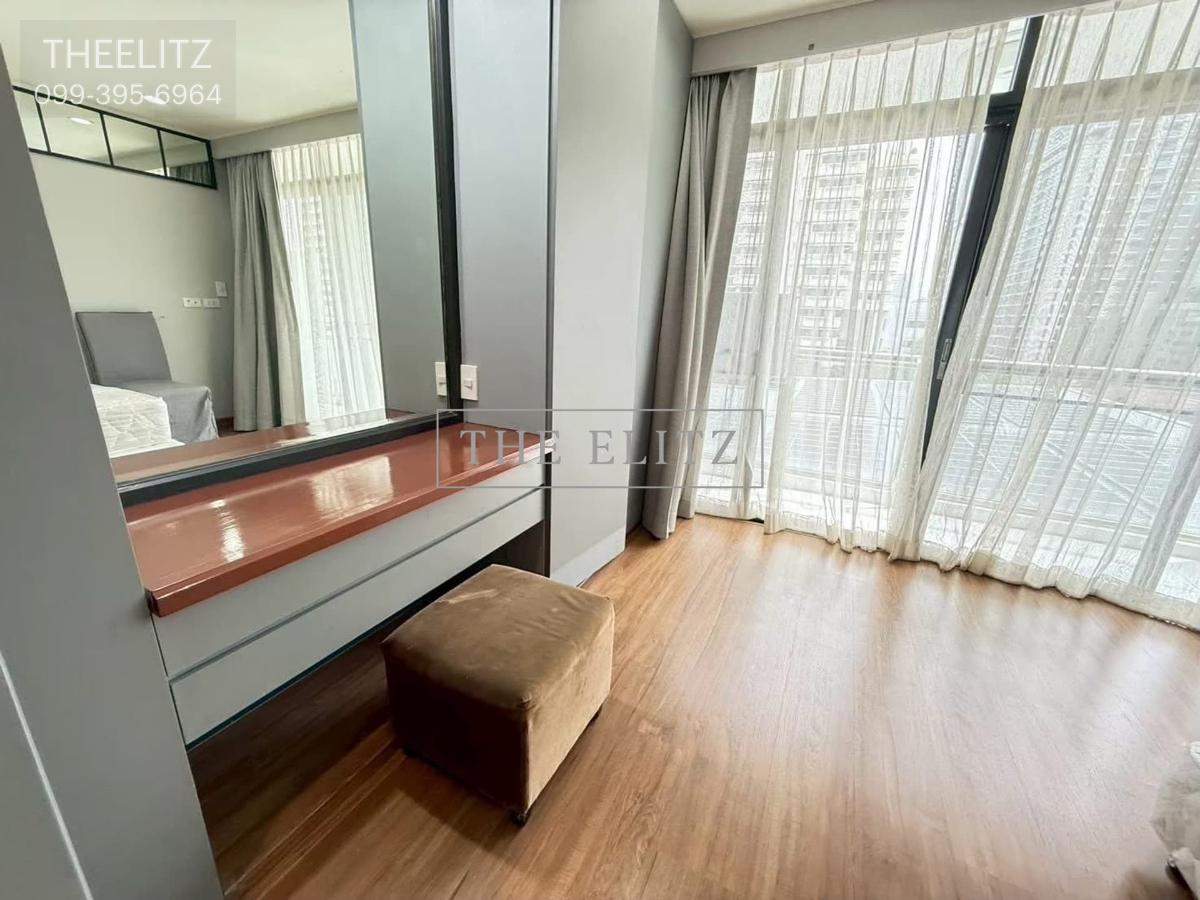 รูป ✨ Newly Renovated Large Unit minimal Style | Prime Phrom Phong location | Peaceful Environment & High Privacy ✨ - รูปที่ 10/23